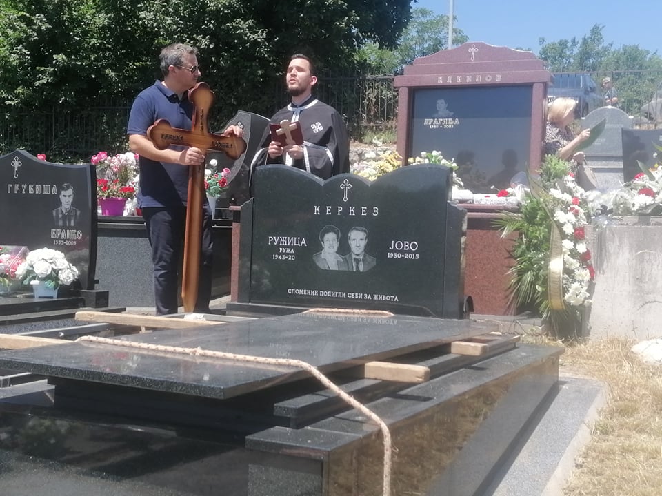 BANJALUKA ISPRATILA JOŠ JEDNU LEGENDU Sahranjena teta Ruža, vlasnica kultnog "Krajišnika": Tuga okovala srca onih koji su je zvali "druga majka"