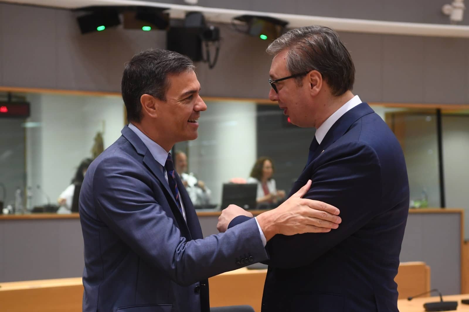 "ZAMOLIO SAM GA DA STANE UZ SRBIJU" Vučić telefonom razgovarao sa Makronom, objavio detalje razgovora sa francuskim predsjednikom
