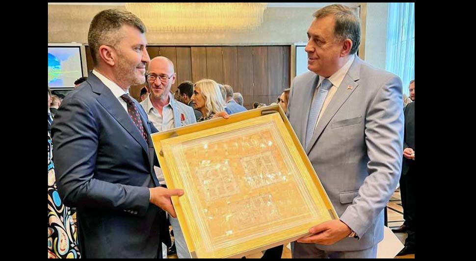 SPECIJALNO IZDANJE Dodiku uručen komplet poštanskih maraka sa likom Petra Velikog