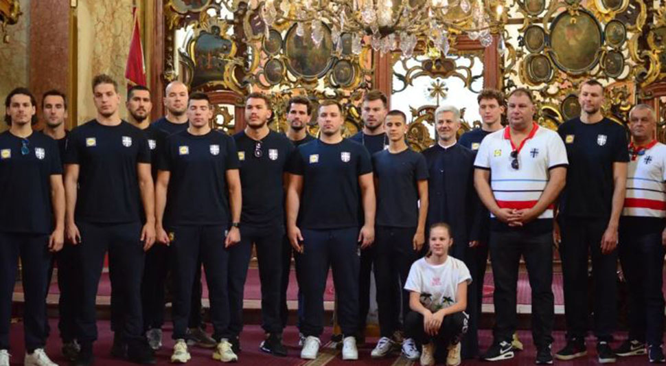 VATERPOLISTI SRBIJE NEKON TRIJUMFA PROTIV AMERIKE ODMARAJU Slobodan dan proveli u posjeti crkvi Svetog Nikole (FOTO)