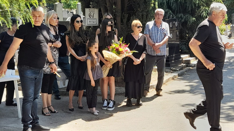 "IZVINI, IZVINI MOLIM TE" Udovica Vidoja Ristovića grca u suzama iznad groba! Nikolina potpuno slomljena od tuge