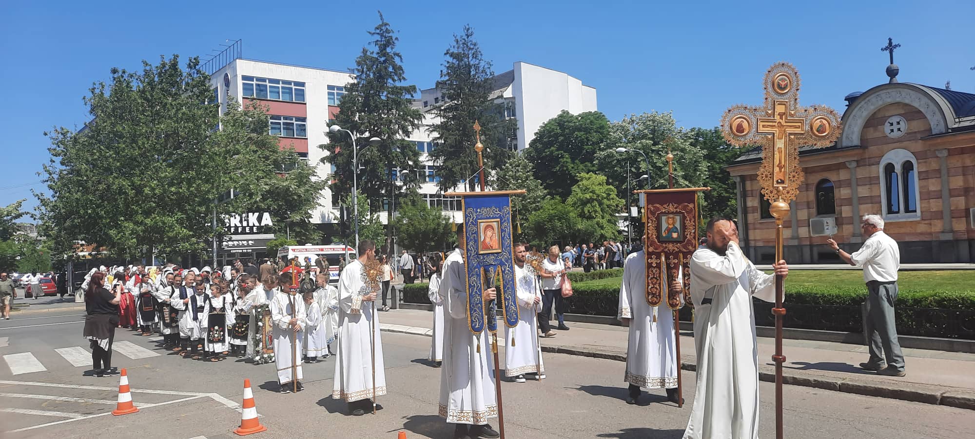 LITIJA U ČAST VAZNESENJA GOSPODNJEG Stotine Banjalučana proslavljaju slavu grada (FOTO/VIDEO)