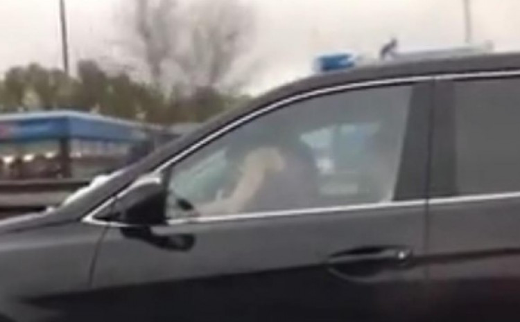 MOGLA BI DOBITI PET MILIONA DOLARA ODŠTETE Imala odnos u automobilu i dobila infekciju