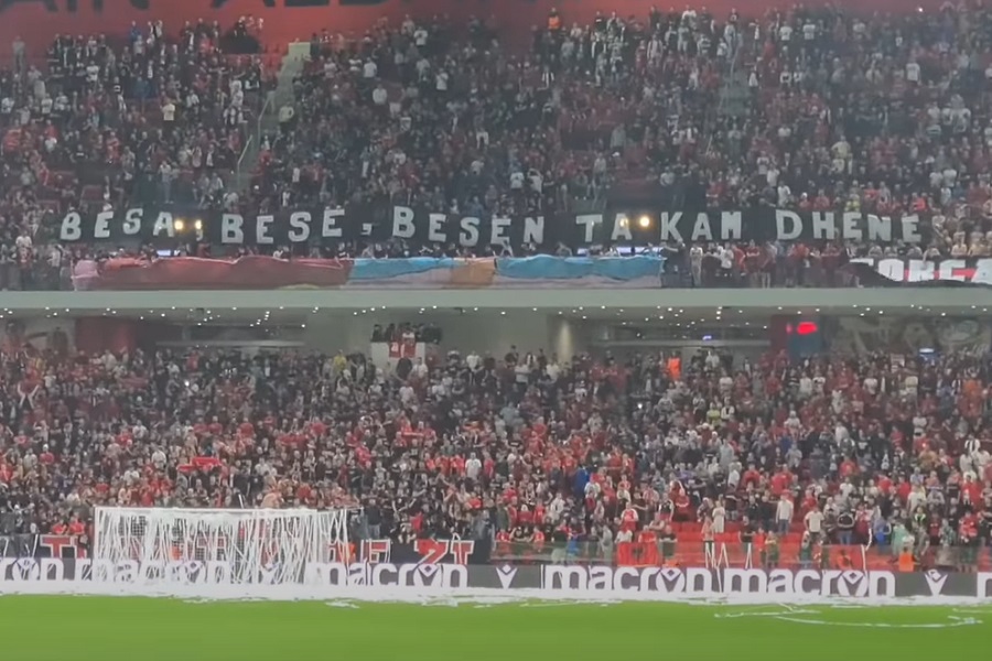 NOVI SRAMNI ISPAD ALBANSKIH HULIGANA Neprihvatljiva zastava i UČK poruka na utakmici (FOTO)