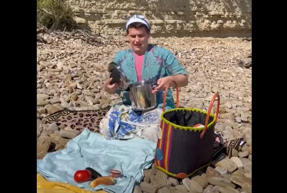 PARADAJZ, PAŠTETA, PASULJ... Jutjuber pokazao kako izgleda odlazak balkanske porodice na more; Region vrišti od smijeha (VIDEO)