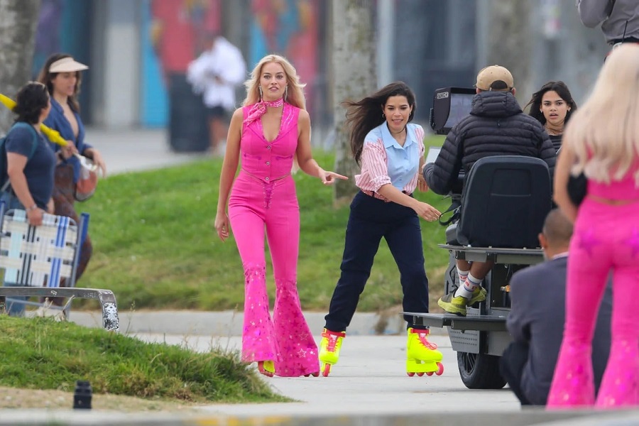 BARBI VRATI SE NA FILM, STVARNI SVIJET PRIPADA GOLIM ŽENAMA Djevojka na plaži ukrala šou od Margo Rabio (FOTO)