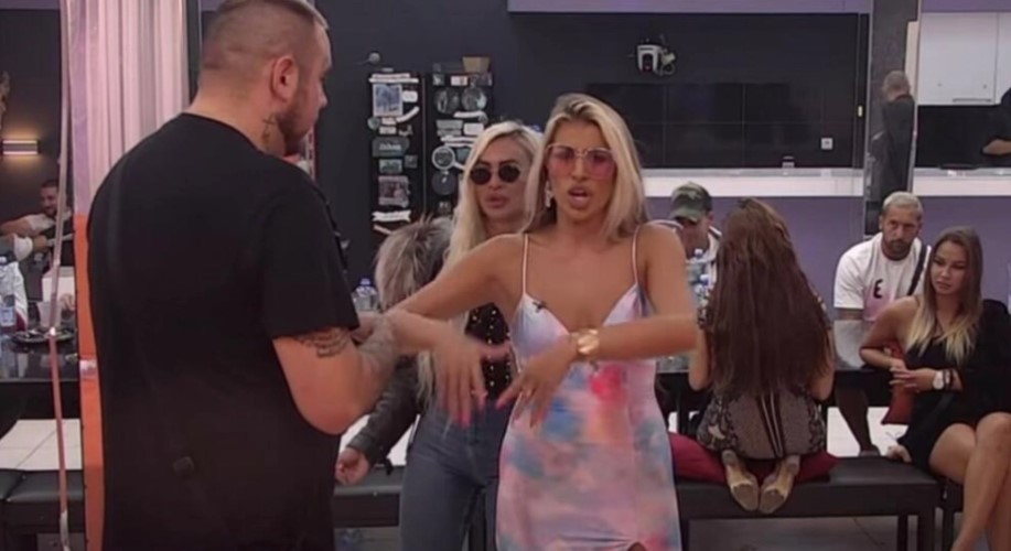 PALA KIŠA BRUTALNIH UVREDA Car bez pardona osuo po Dalili: "Ona plače zbog Anđela, kur*etina"