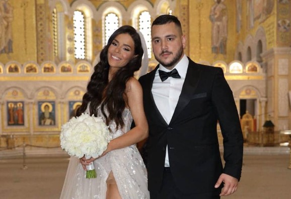 ROMANTIČNI PRVI PLES ĐANIJEVOG SINA MILOŠA I SNAJKE NINE Uz čuveni hit rasplakali prisutne (FOTO)