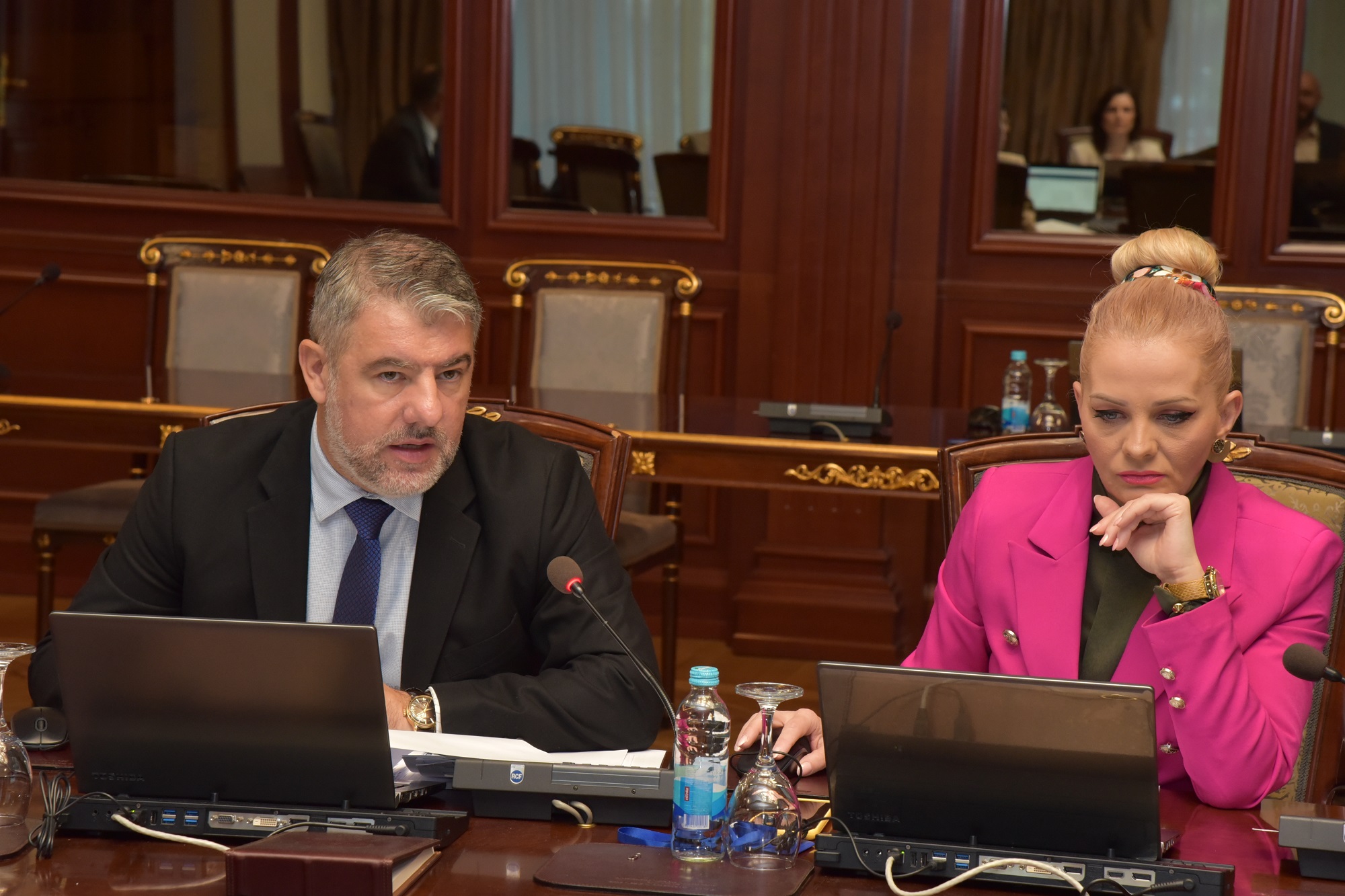 UBLAŽENE MJERE ZAŠTITE OD KORONE U RS Masku i dalje moraju nositi samo zdravstveni radnici i njegovatelji