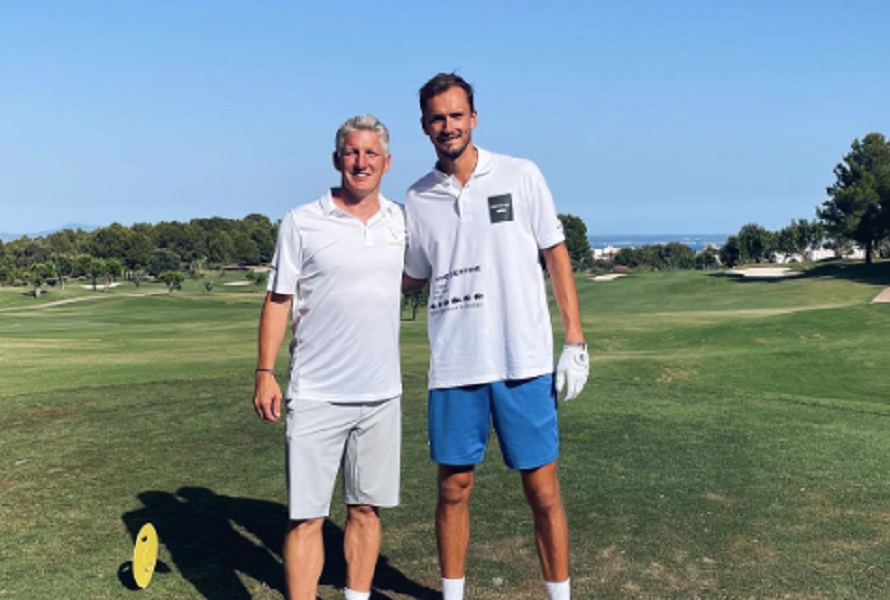 VELIKA BITKA NOVAK ZA PEHAR NA VIMBLDONU NE POGAĐA NJEGOVE KOLEGE Medvedev i Švajnštajger uživali u golfu do povrede (FOTO)