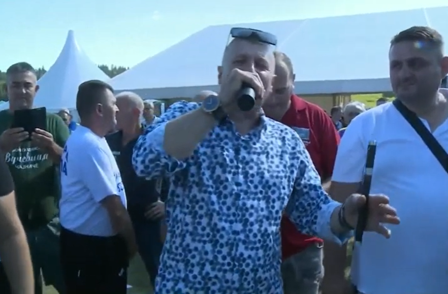 GOCI GOSTOVAO NA "JAGNJIJADI" PA OTKRIO KAKVI SU GURMANI ČLANOVI BENDA Ko najviše jede, a ko po 13 časova svira bez hrane?