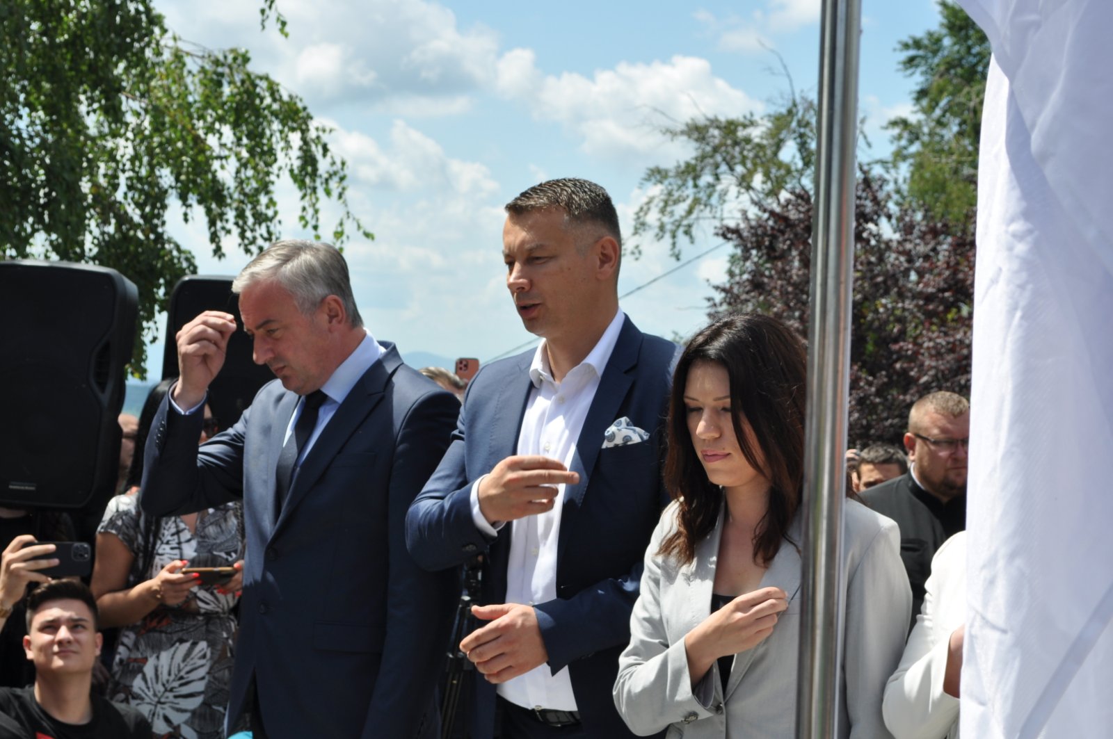 NEŠIĆ U DUGOJ NJIVI "Očevi i braća položili su živote da bi naša djeca i unuci, ogrnuti trobojkom, ponosno koračali ka budućnosti" (FOTO)