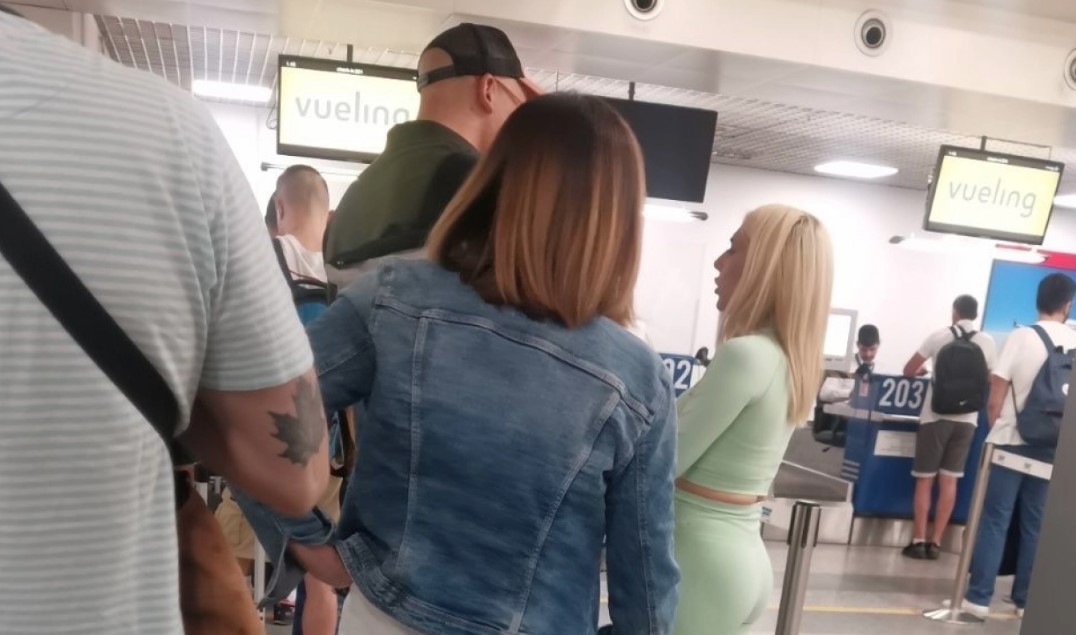 JOVANA JEREMIĆ NEVINOST IZGUBILA NA VIDOVDAN, A EVO ŠTA JE URADILA JUČE NA POČETAK PETROVSKOG POSTA Voditeljka na aerodromu sa nepoznatim muškarcem - javnost se digla na noge nakon šokantnih fotografija (FOTO)
