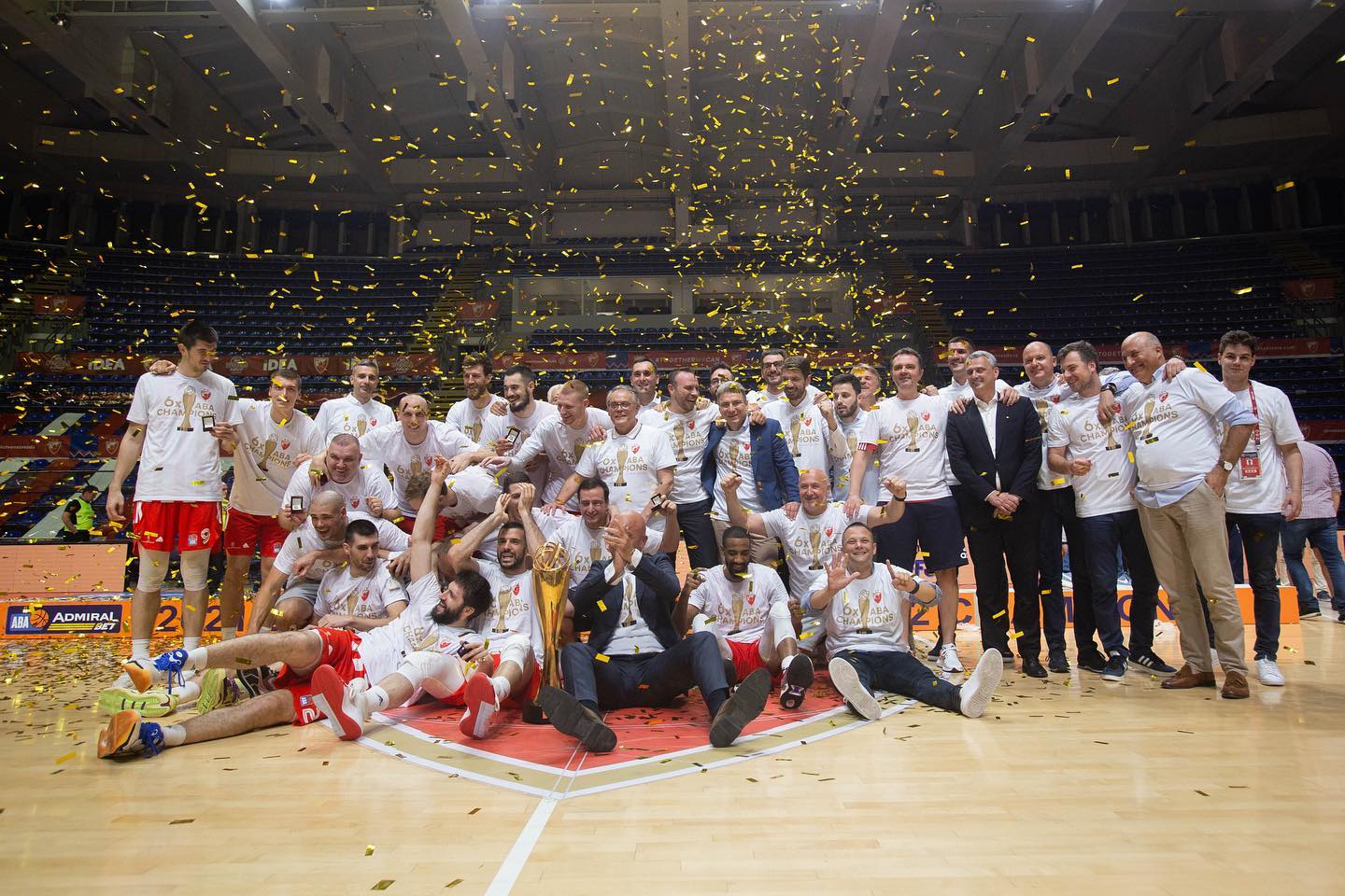 ZVEZDI TITULA U ABA LIGI Nakon tri i po sata drame pobijedili Partizan i izborili plasman u Evroligu