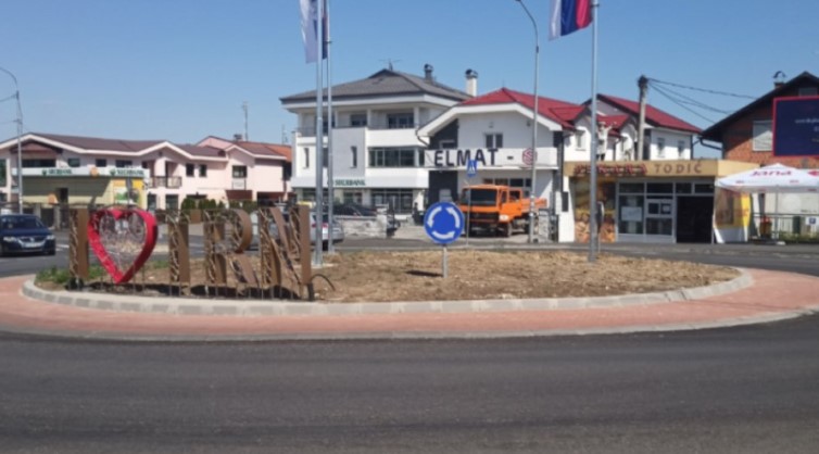 TRN U NOVOM RUHU Puštena u rad novoizgrađena kružna raskrsnica