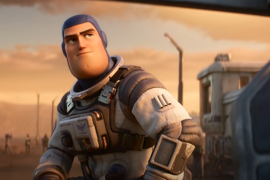 HIT CRTIĆ "LIGHTYEAR" ZABRANJEN U 14 ZEMALJA Istopolni poljubac nije dobrodošao u nekim zemljama (VIDEO)