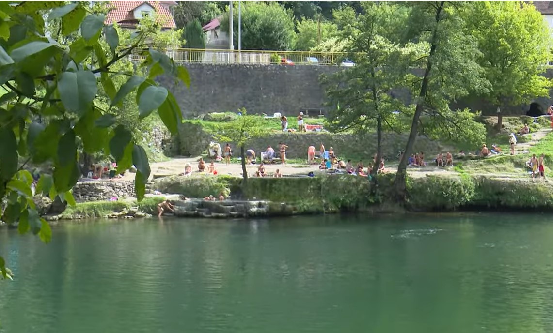 PAKLENE VRUĆINE Od sutra u BiH na snazi crveni meteoalarm, temperatura i do 42 stepena