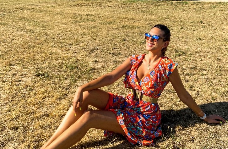 BUJNO POPRSJE NE MOŽE DA OBUZDA Nina Radulović raspalila maštu svima (FOTO)