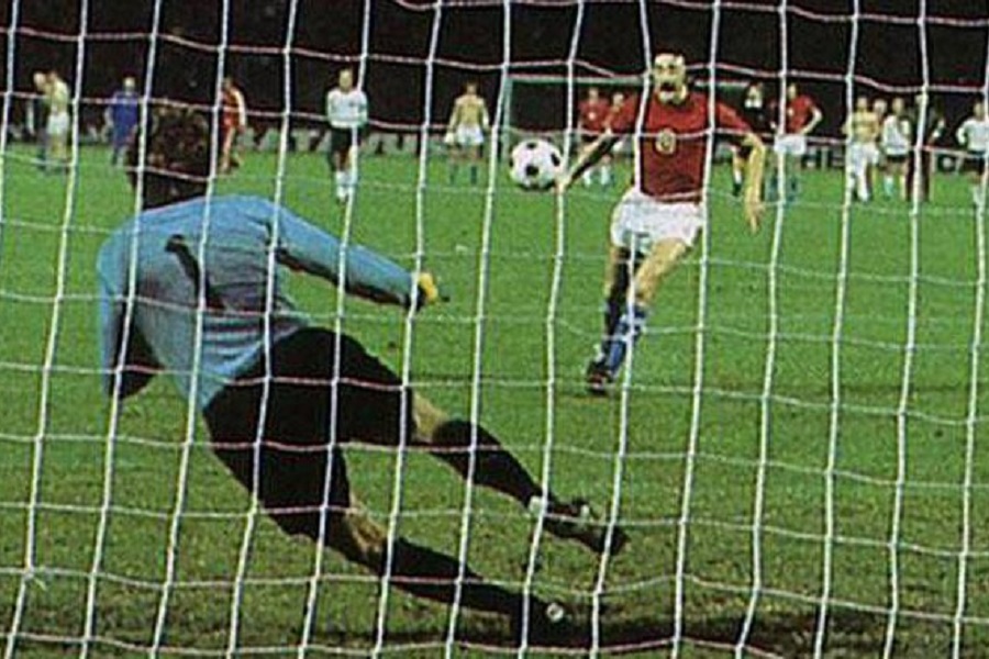 NAJLUĐI FUDBALSKI UDARAC ROĐEN NA "MARAKANI" U BEOGRADU "Panenka" dodir genijalnosti u umovima apsolutnih ludaka na velikoj pozornici (VIDEO)