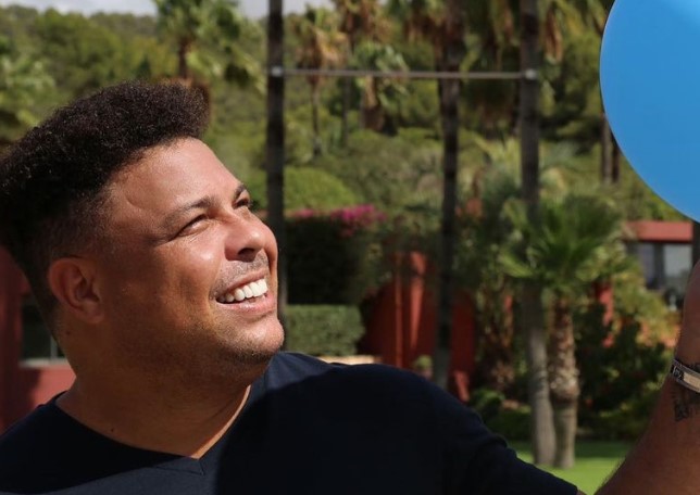 VELIKI RONALDO ODRŽAO OBEĆANJE Legendarni fudbaler biciklom krenuo na hodočašće dugo 500 km (VIDEO)