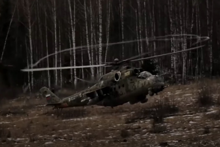 RUSKI BORBENI HELIKOPTER UNIŠTAVA UKRAJINSKA OKLOPNA VOZILA Letjelica dominantno krstari nebom i eliminiše protivnike (VIDEO)
