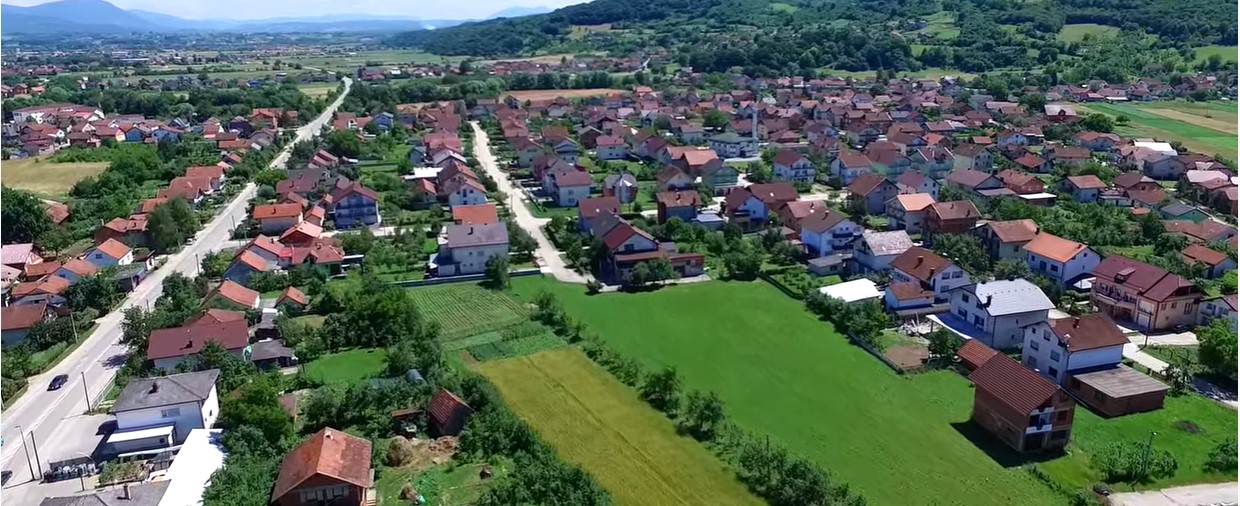 POLITIČKA PREPUCAVANJA UDARILA NAČELNIKA PO DŽEPU Ostao bez pola plate, kažu da je bila "nemoralno visoka"