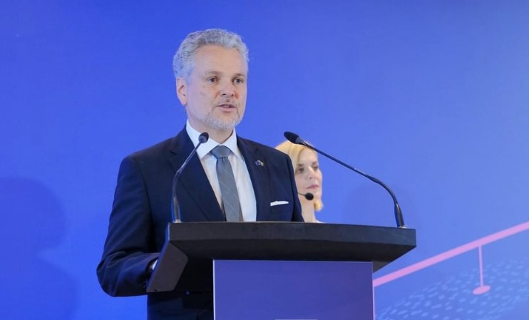 Satleru produžen mandat za godinu dana