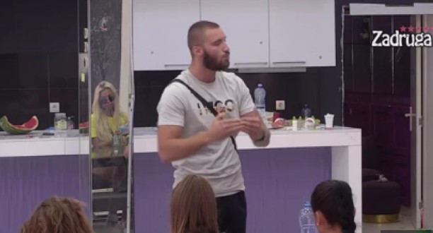 MENSUR AJDARPAŠIĆ NAPUSTIO RIJALITI "ELITA" Pozdravio se sa cimerima i otišao sa imanja