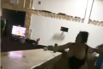 SODOMA I GOMORA A POTOM POTPUNI HAOS NA BAZENU Djevojka skinula kupaći kostim pa gađala goste čašama, nastala masovna tuča (VIDEO)