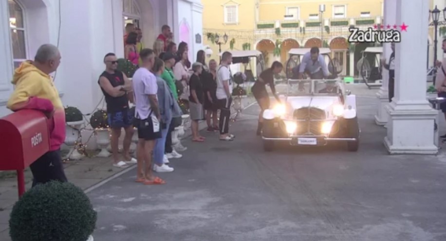 ZADRUGARIMA PRIJETI KOLEKTIVNI SRČANI UDAR, NE SLUTE ŠTA IH ČEKA Huso ulazi u "Belu kuću"