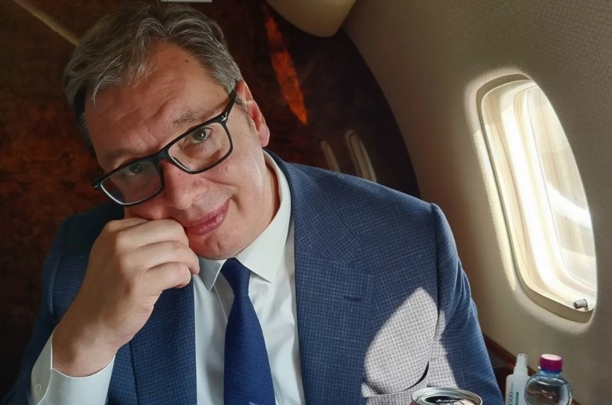 ČINI DJECU SREĆNOM, ALI I ODRASLE Vučić poslije napornog dana otkrio šta mu izmami osmijeh na lice (FOTO)