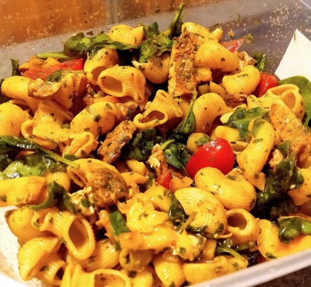 SAVRŠENA POSLASTICA ZA LJETO, GOTOVA "OČAS POSLA" Sočna ljetna pasta salata