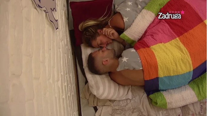 SVE PRŠTI OD EMOCIJA Sandra i Anđelo nerazdovojni, mazili se dok ih san nije savladao