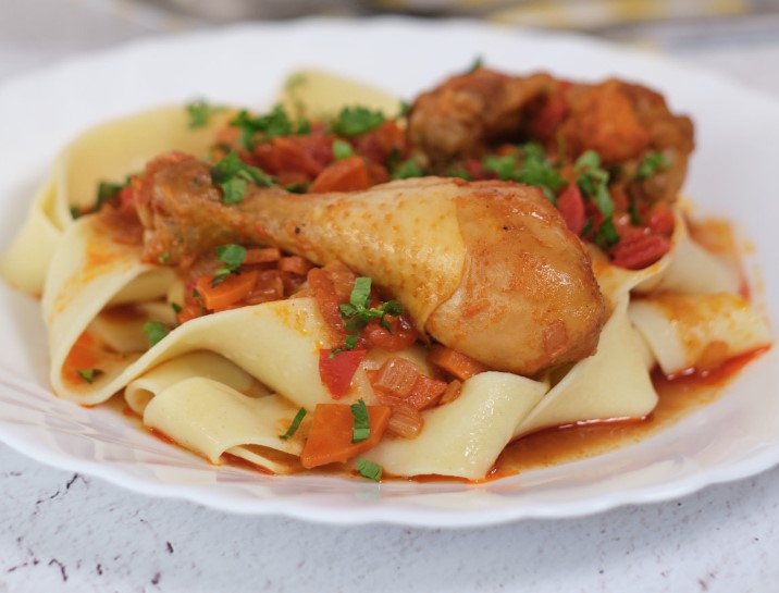 RECEPT DANA Sočni pileći paprikaš