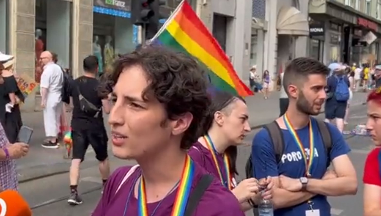 POČELA PARADA PONOSA U SARAJEVU Bajraktarević: Ulice nisu zatvorene zbog Parade već zbog nasilja i fašizma