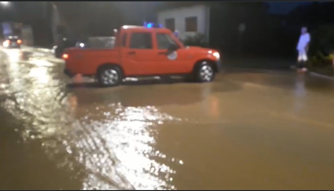 NEVRIJEME I U PRIJEDORU Nebo se otvorilo nad gradom na Sani, poplavljene ulice (VIDEO)