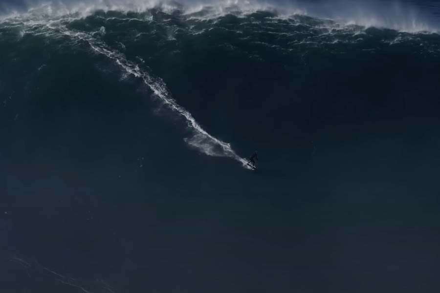 NJEMAČKI SURFER UŠAO U GINISOVU KNJIGU REKORDA Sebastian "jahao" zvjerski val visok više desetina metara (VIDEO)