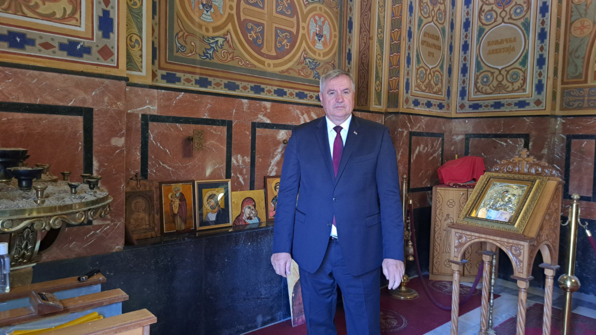 VIŠKOVIĆ ČESTITAO VIDOVDAN Važno je da slavimo hrabrost i čast naših boraca jer njihovim junačkim podvizima, kao i neustrašivošću starješina Vojske Republike Srpske, sačuvani su životi i sloboda našeg naroda