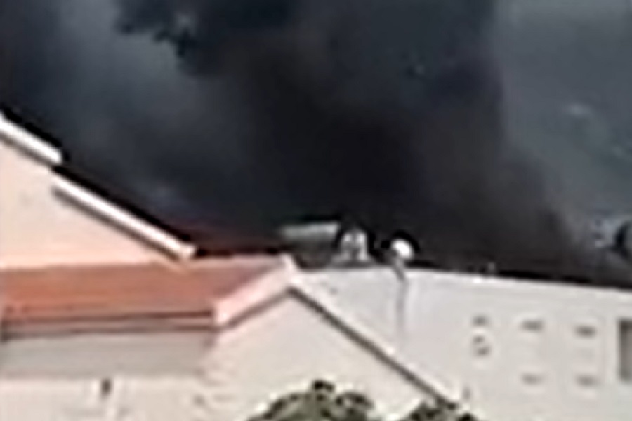POŽAR U DALMACIJI Vatra zahvatila stambenu zgradu (VIDEO)