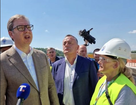 VUČIĆ OBIŠAO GRADILIŠTE AUTO-PUTA U Kruševcu samo još Kosmodrom da napravimo
