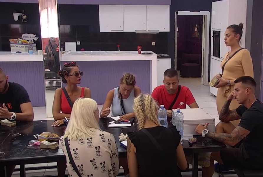 BUDŽET SE DIJELI, MINA SE USMJERILA KA ANĐELI Đuričićeva odmah spremno odgovorila na prozivke (VIDEO)