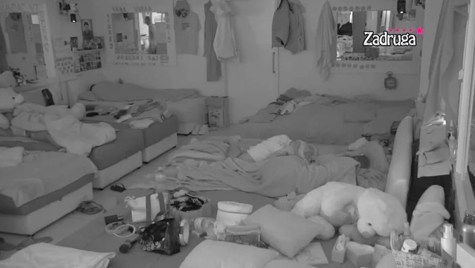 PRVO LOM U PABU, ONDA MIRENJE U KREVETU Dejan i Aleks izgladili odnose i probudili se nasmijani (VIDEO)