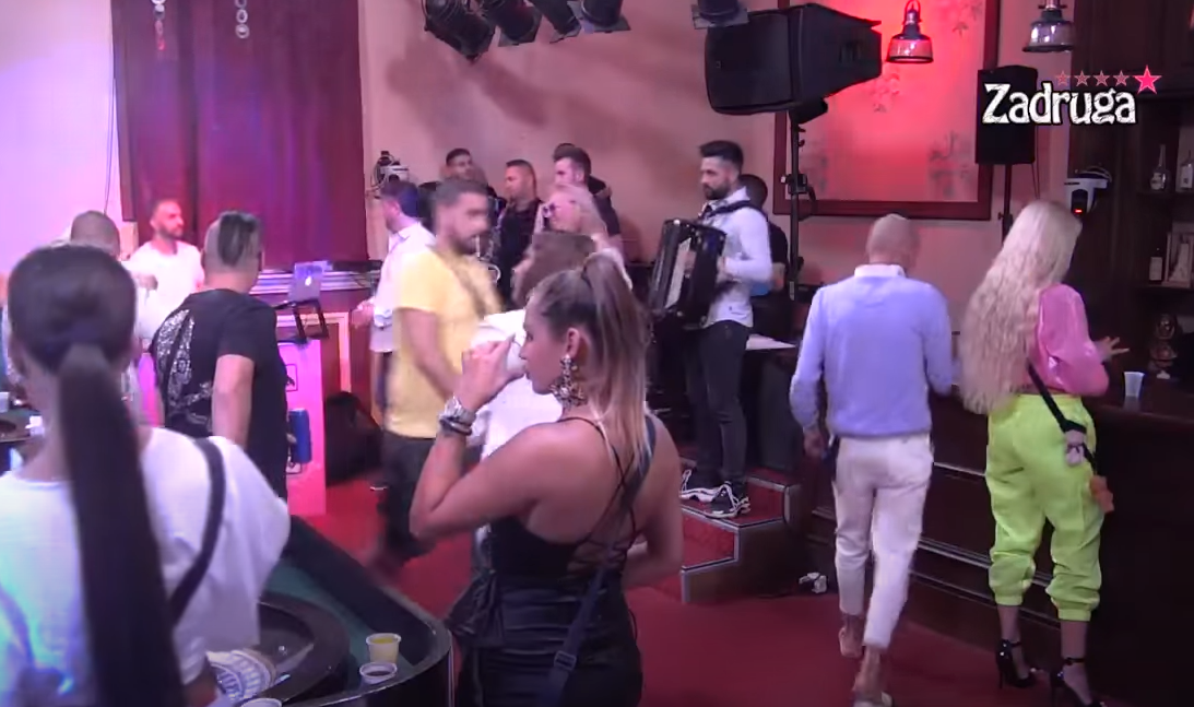 ŽURKA ZA PAMĆENJE U "BELOJ KUĆI" Prštale prozivke na sve strane (VIDEO)