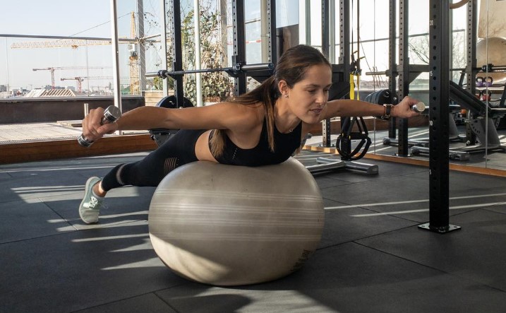 POKAZALA KAKO UŽIVA U TOPLIM DANIMA Ana Ivanović pozirala u bikiniju (FOTO)