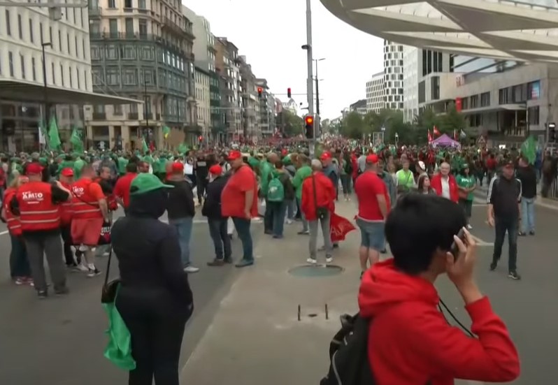 DESETINE HILJADA LJUDI IZAŠLO NA ULICE Protesti u Belgiji zbog porasta troškova života