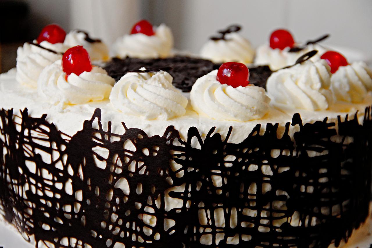 ZASLADITE VIKEND Torta s krem bananicama