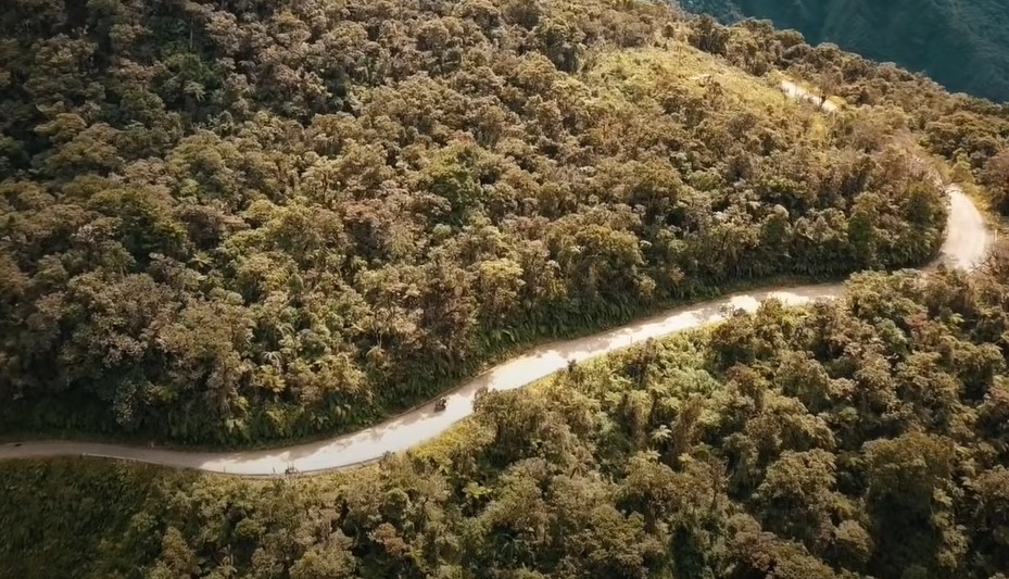 JEZIVA "CESTA SMRTI" GLAVNA TURISTIČKA DESTINACIJA Na ovoj dionici godišnje 200 do 300 ljudi izgubi živote, a evo i kako izgleda (VIDEO)