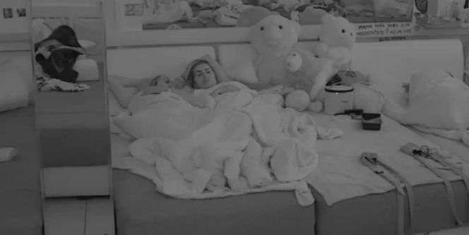 PRATI GA POGLEDOM Dalila se premjestila kod Marijane kako bi bolje gledala bivšeg! (VIDEO)
