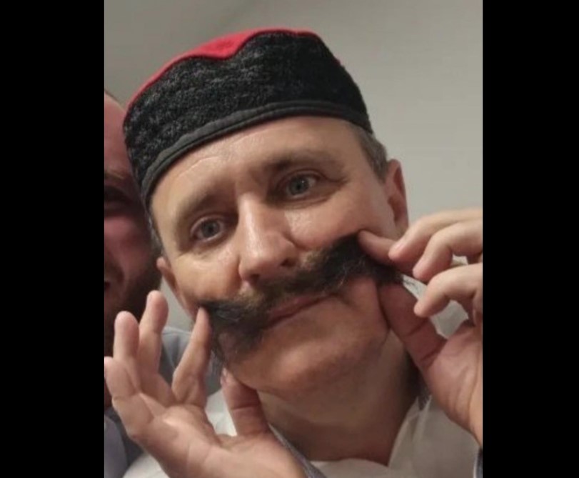 PUSTILI BRKOVE I ZAPJEVALI KRAJIŠKE PJESME Vlado Đajić sa grupom funkcionera SNSD-a zanimljivim nastupom oduševio publiku (FOTO/VIDEO)