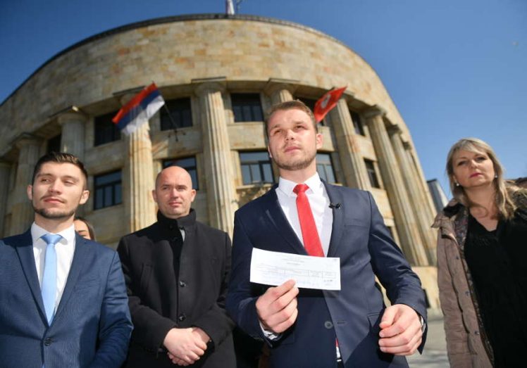 UDARNA PETORKA PDP-a Stanivuković sa najbližim saradnicima napada Narodnu skupštinu RS